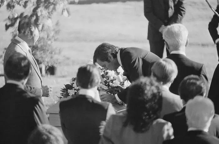 Framed Print : Robert Wagner Kissing Natalie Wood's Casket Framed Print : Robert Wagner Kissing Natalie Wood's Casket