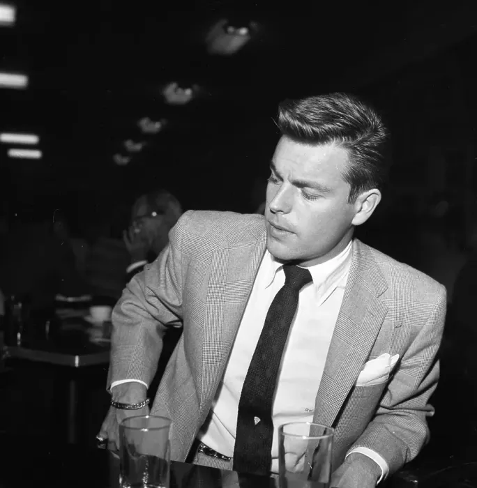 Framed Print : Robert Wagner At Movie Premiere Framed Print : Robert Wagner At Movie Premiere
