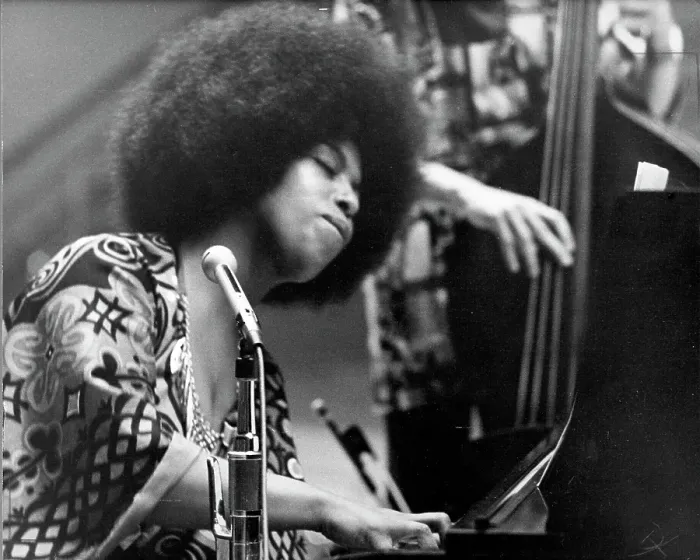 Framed Print : Roberta Flack Performs On Stage Framed Print : Roberta Flack Performs On Stage