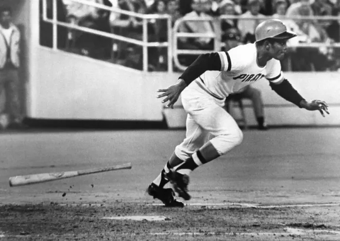 Framed Print : Roberto Clemente Framed Print : Roberto Clemente