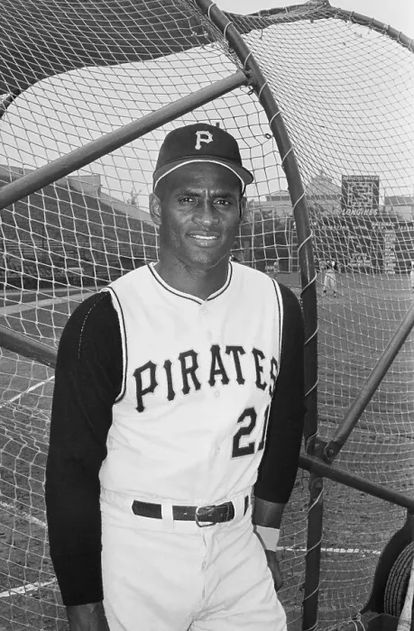 Framed Print : Roberto Clemente, Outfielder Framed Print : Roberto Clemente, Outfielder