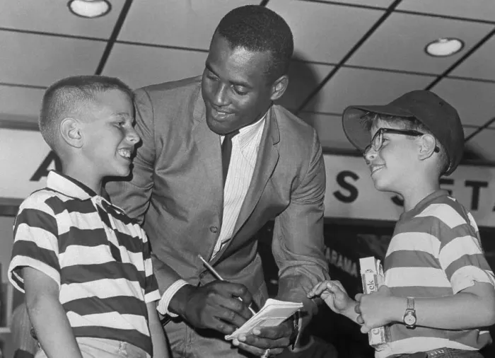 Framed Print : Roberto Clemente Signing Autographs for Young Fans Framed Print : Roberto Clemente Signing Autographs for Young Fans
