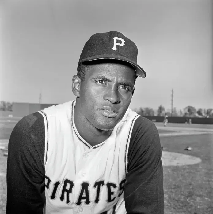 Framed Print : Roberto Clemente Waist-Up In Uniform Framed Print : Roberto Clemente Waist-Up In Uniform