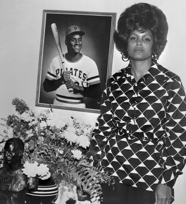 Framed Print : Roberto Clemente's Widow in Mourning Framed Print : Roberto Clemente's Widow in Mourning