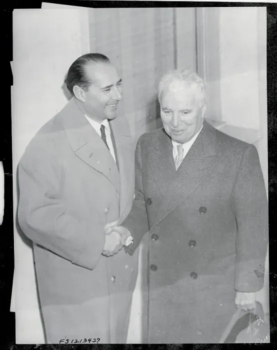 Framed Print : Roberto Rossellini Shaking Hands with Charlie Chaplin Framed Print : Roberto Rossellini Shaking Hands with Charlie Chaplin