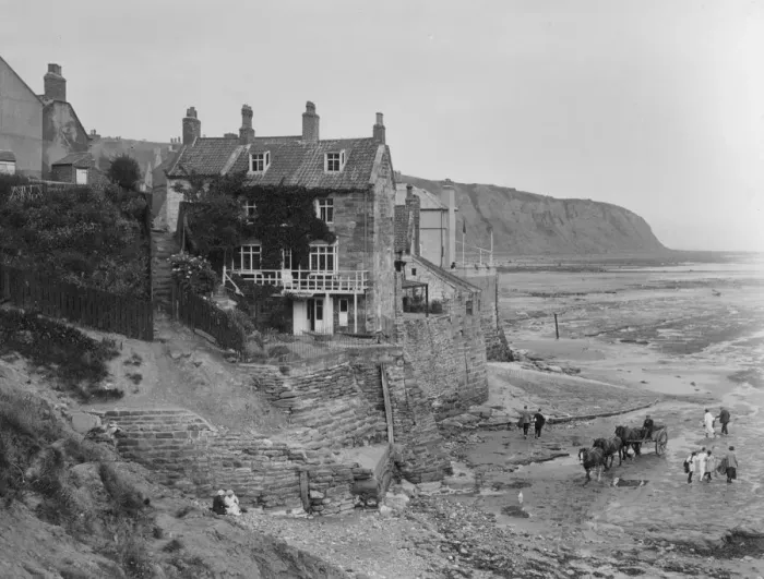Framed Print : Robin Hoods Bay Framed Print : Robin Hoods Bay