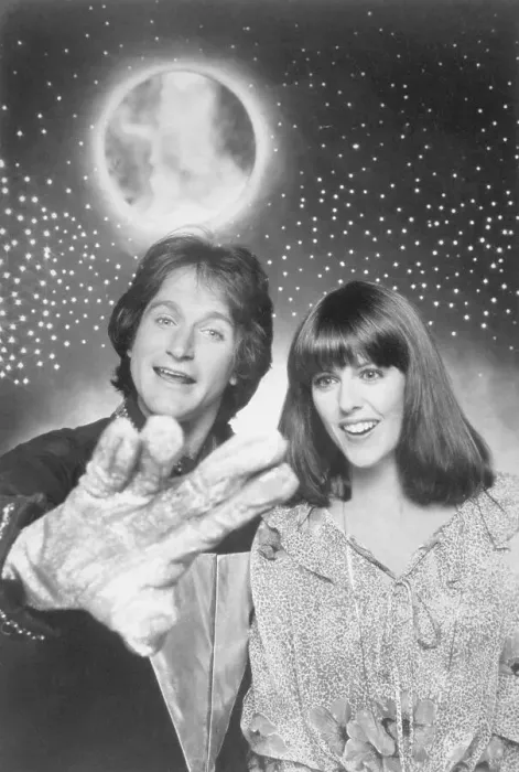 : Robin Williams Displaying Hairy Hand : Robin Williams Displaying Hairy Hand