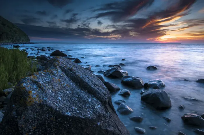 Framed Print : Rocks on a beach at sunset by the sea, bei Nardewitz, Rugen island, Rugen, Mecklenburg-Western Pomerania, Germany