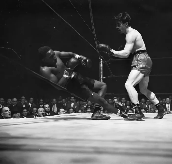 Framed Print : Rocky Graziano Knocks Billy Arnold Through Ropes Framed Print : Rocky Graziano Knocks Billy Arnold Through Ropes
