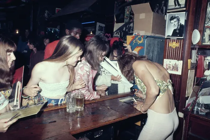 Framed Print : Rodney Bingenheimer's English Disco, Los Angeles Framed Print : Rodney Bingenheimer's English Disco, Los Angeles
