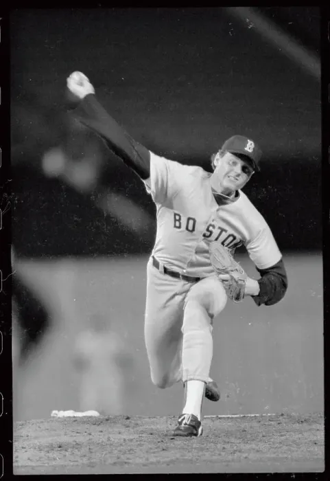 Framed Print : Roger Clemens in Strong Pitching Position Framed Print : Roger Clemens in Strong Pitching Position