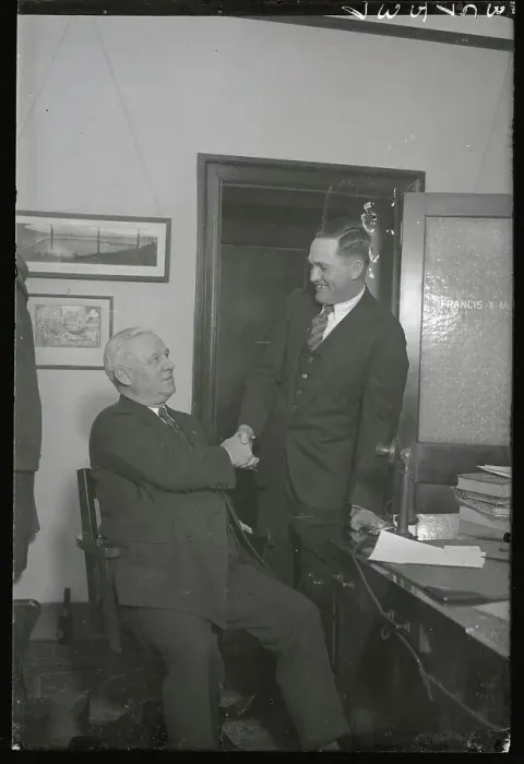 Framed Print : Rogers Hornsby and John McGraw Shaking Hands Framed Print : Rogers Hornsby and John McGraw Shaking Hands