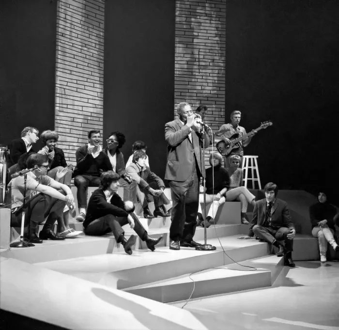 Framed Print : Rolling Stones Watch Howlin Wolf On Shindig
