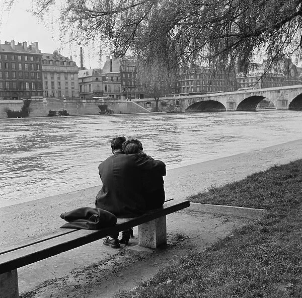 Romantic Paris. A courting couple on the bank of the Seine, Paris, 1954