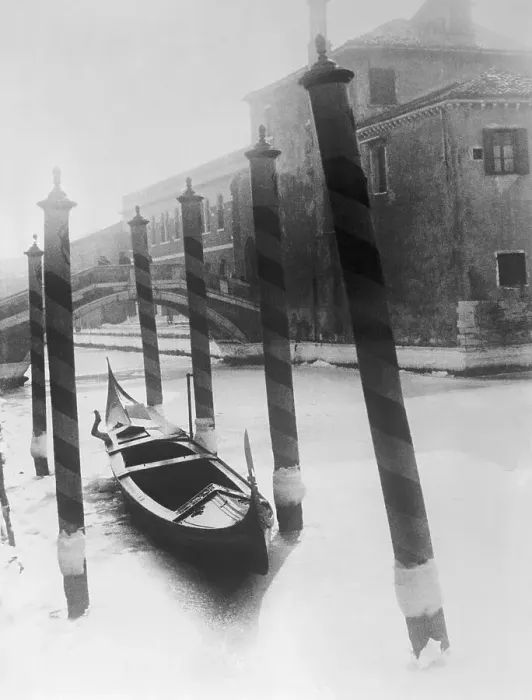 Framed Print : Romantic Venetian View of Boats in Canal Area Framed Print : Romantic Venetian View of Boats in Canal Area