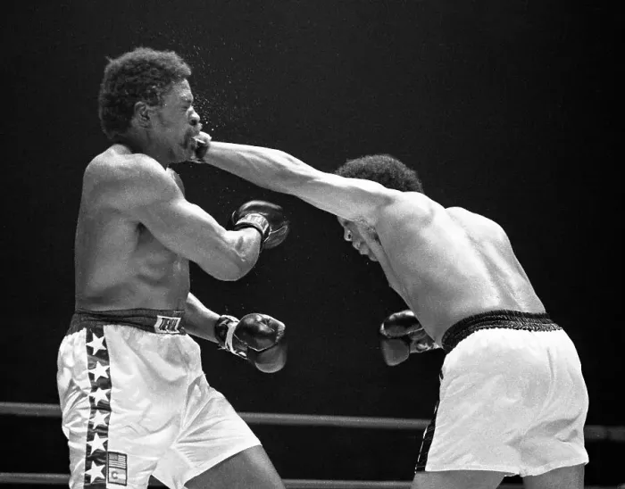 Framed Print : Ron Lyle. Jimmy Ellis (right), lands a square punch to the face of Denver heavyweight Framed Print : Ron Lyle. Jimmy Ellis (right), lands a square punch to the face of Denver heavyweight