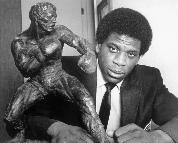Framed Print : Ron Lyle, close-up heavyweight boxer, holding International Boxing Trophy Framed Print : Ron Lyle, close-up heavyweight boxer, holding International Boxing Trophy