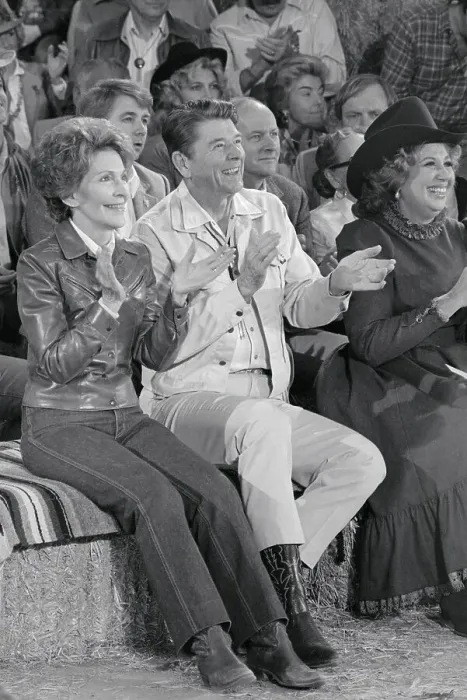 Framed Print : Ronald and Nancy Reagan Clapping at Concert Framed Print : Ronald and Nancy Reagan Clapping at Concert
