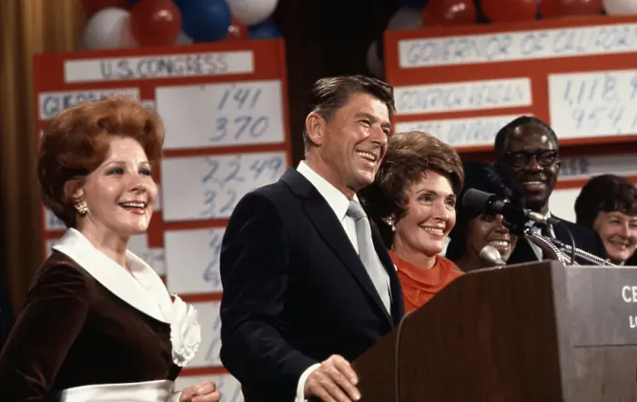 Framed Print : Ronald and Nancy Reagan with Colleagues Framed Print : Ronald and Nancy Reagan with Colleagues