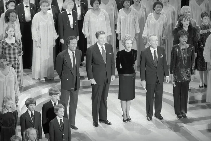 Framed Print : Ronald and Nancy Reagan Singing with Performers Framed Print : Ronald and Nancy Reagan Singing with Performers