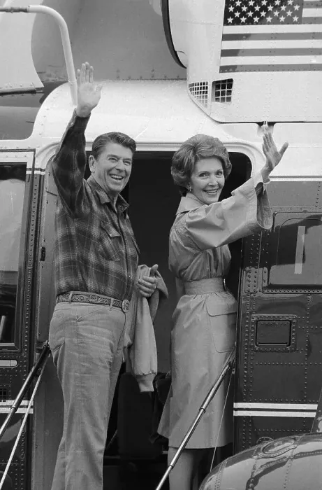 Framed Print : Ronald and Nancy Reagan Wave at Helicopter Framed Print : Ronald and Nancy Reagan Wave at Helicopter