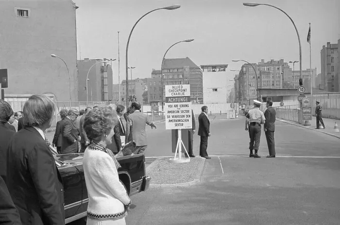 Framed Print : Ronald Reagan at Berlin Wall Signs Framed Print : Ronald Reagan at Berlin Wall Signs