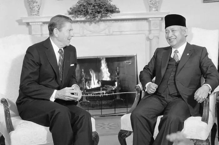 Framed Print : Ronald Reagan Conferring with Suharto Framed Print : Ronald Reagan Conferring with Suharto