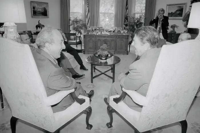 Framed Print : Ronald Reagan Conversing with Max Kampelman