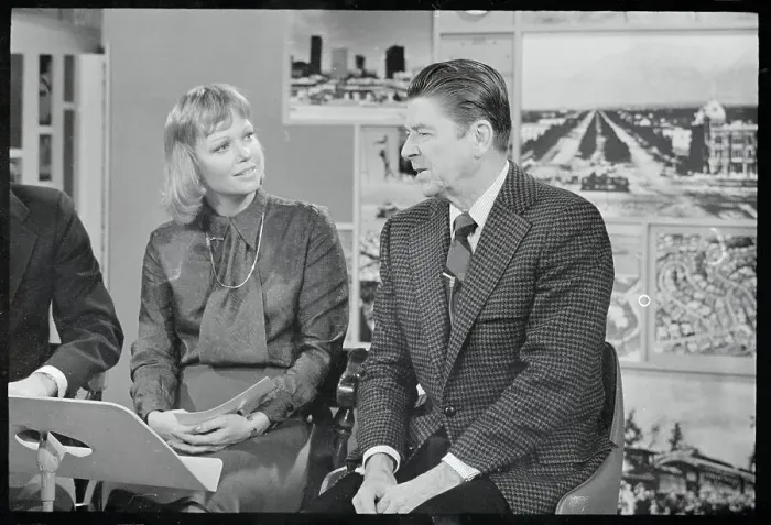  : Ronald Reagan and Daughter on the Set