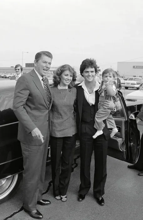 Framed Print : Ronald Reagan with Donny Osmond and Family Framed Print : Ronald Reagan with Donny Osmond and Family