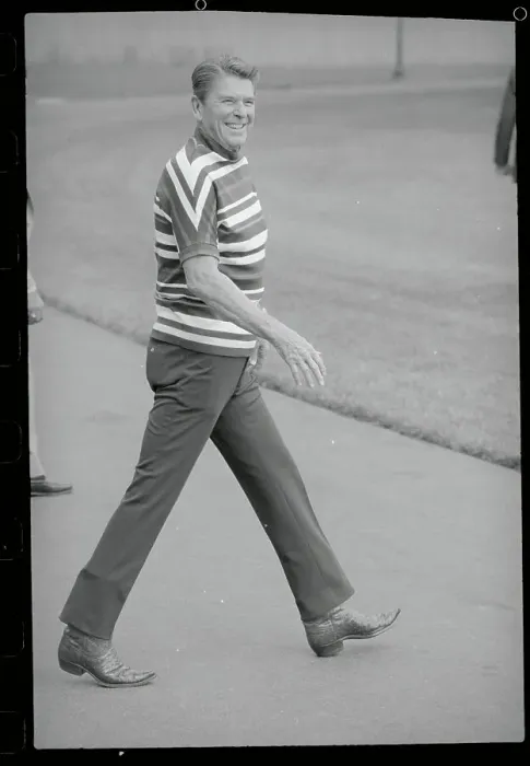 Framed Print : Ronald Reagan En Route to His Vacation Framed Print : Ronald Reagan En Route to His Vacation