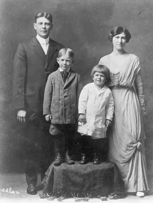 Framed Print : Ronald Reagan With His Family Framed Print : Ronald Reagan With His Family