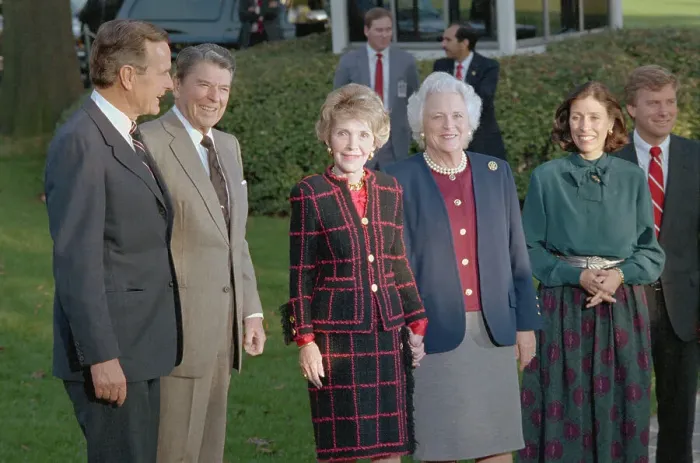 Framed Print : Ronald Reagan, George Bush and Dan Quayle with their Wives Framed Print : Ronald Reagan, George Bush and Dan Quayle with their Wives