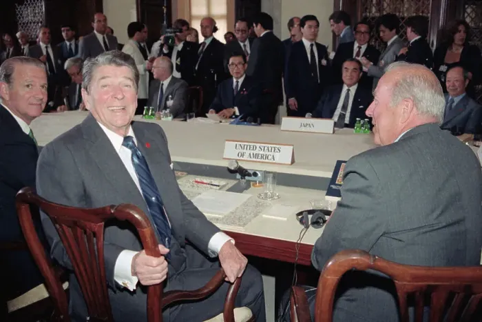 Framed Print : Ronald Reagan and George Shultz Sitting at Table Framed Print : Ronald Reagan and George Shultz Sitting at Table