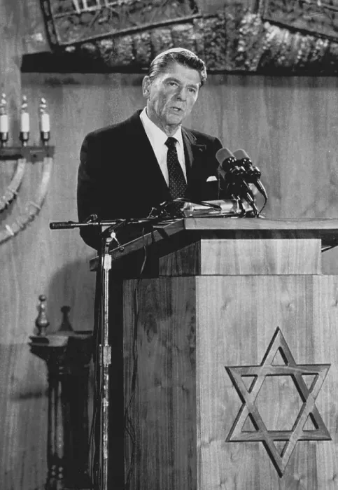 Framed Print : Ronald Reagan Giving a Speech Framed Print : Ronald Reagan Giving a Speech