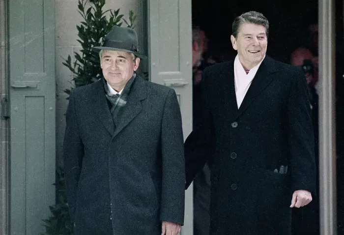 Framed Print : Ronald Reagan Greeting Mikhail Gorbachev Framed Print : Ronald Reagan Greeting Mikhail Gorbachev