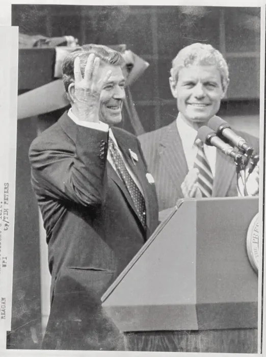Framed Print : Ronald Reagan Holding up Four Fingers Framed Print : Ronald Reagan Holding up Four Fingers