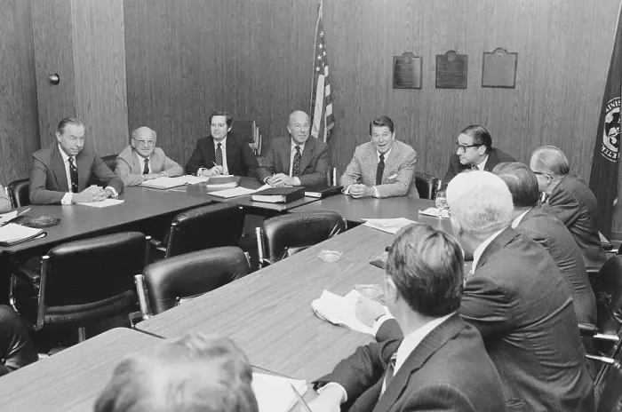 Framed Print : Ronald Reagan Meeting with Advisers Framed Print : Ronald Reagan Meeting with Advisers