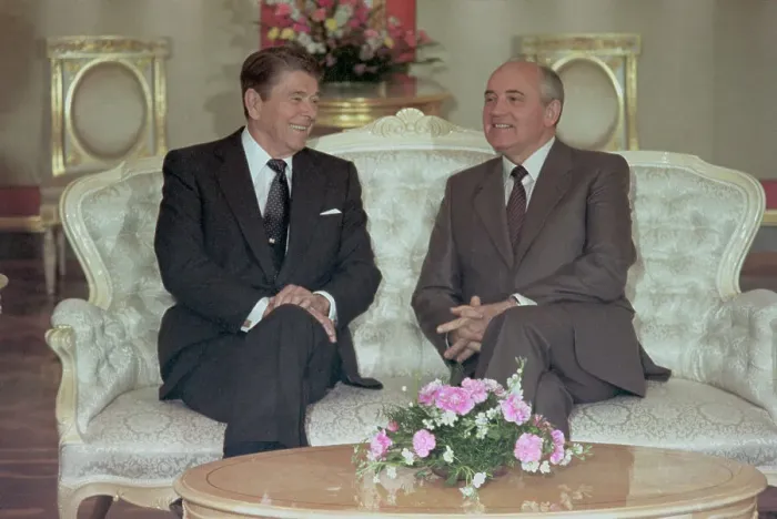 Framed Print : Ronald Reagan with Mikhail Gorbachev Framed Print : Ronald Reagan with Mikhail Gorbachev