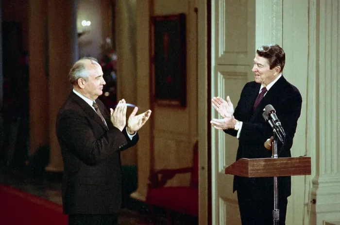 Framed Print : Ronald Reagan and Mikhail Gorbachev Clapping Their Hands Framed Print : Ronald Reagan and Mikhail Gorbachev Clapping Their Hands