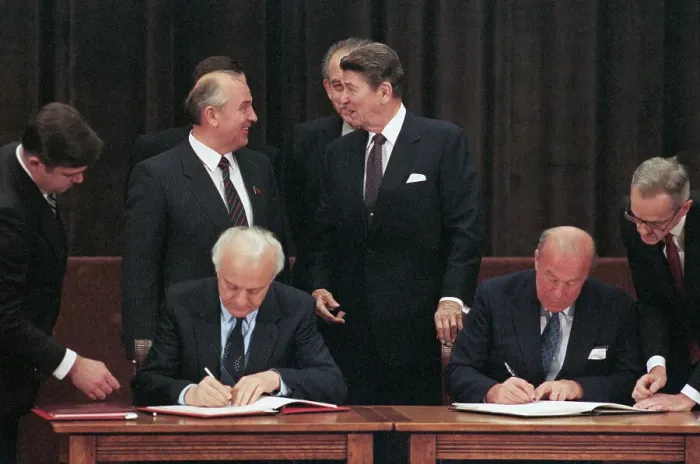 Framed Print : Ronald Reagan, Mikhail Gorbachev and Others at Geneva Summit