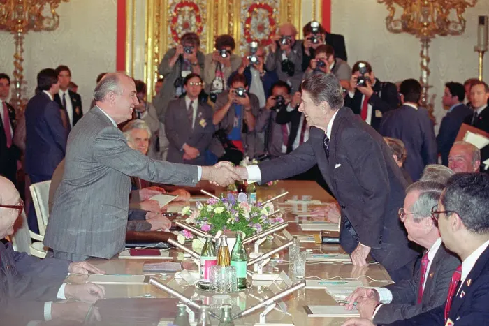 Framed Print : Ronald Reagan and Mikhail Gorbachev Shaking Hands Framed Print : Ronald Reagan and Mikhail Gorbachev Shaking Hands