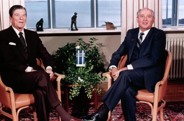 Framed Print : Ronald Reagan and Mikhail Gorbachev at Summit Talk Framed Print : Ronald Reagan and Mikhail Gorbachev at Summit Talk