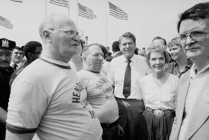 Framed Print : Ronald Reagan and Nancy Reagan Meeting Lech Walesa's Father Framed Print : Ronald Reagan and Nancy Reagan Meeting Lech Walesa's Father