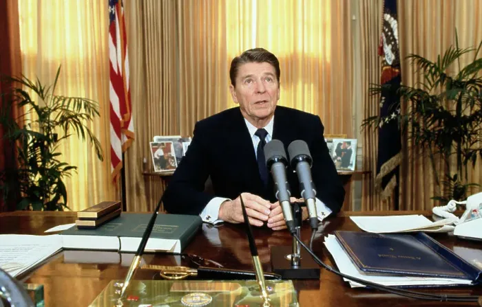 Framed Print : Ronald Reagan in the Oval Office Framed Print : Ronald Reagan in the Oval Office