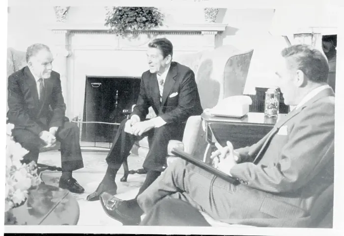 Framed Print : Ronald Reagan with Others in the Oval Office Framed Print : Ronald Reagan with Others in the Oval Office