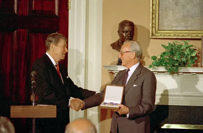 Framed Print : Ronald Reagan and Peter Carrington Shaking Hands Framed Print : Ronald Reagan and Peter Carrington Shaking Hands