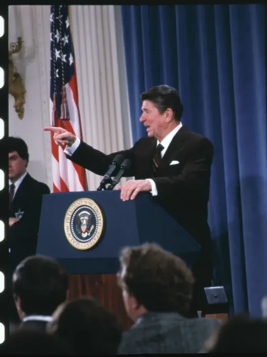 Framed Print : Ronald Reagan Pointing Finger at Press Conference Framed Print : Ronald Reagan Pointing Finger at Press Conference