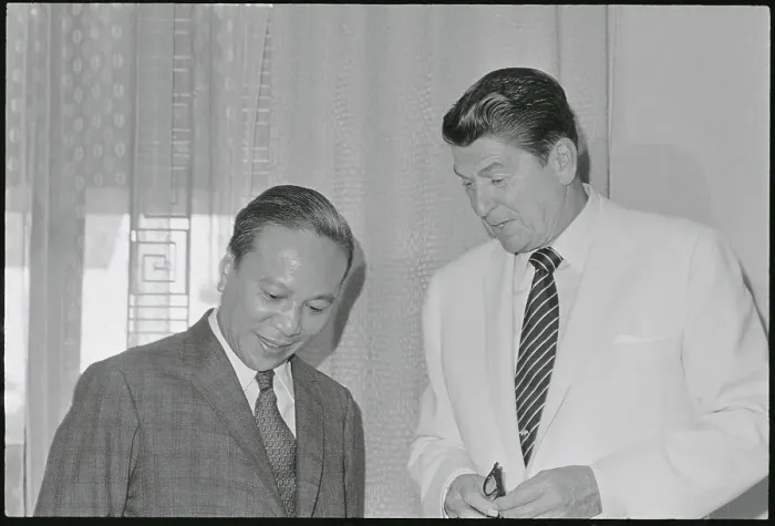 Framed Print : Ronald Reagan with President Thieu Framed Print : Ronald Reagan with President Thieu