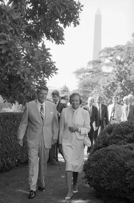 Framed Print : Ronald Reagan Strolling with Sandra O'Connor Framed Print : Ronald Reagan Strolling with Sandra O'Connor